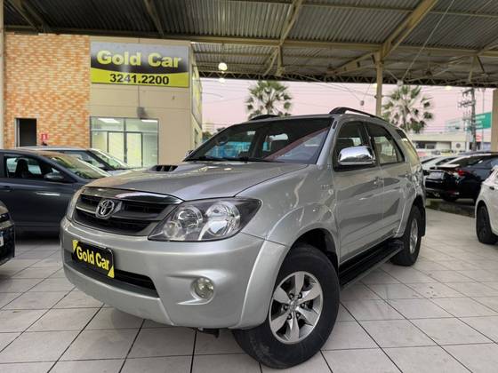 TOYOTA HILUX SW4 3.0 SRV 4X4 16V TURBO INTERCOOLER DIESEL 4P AUTOMÁTICO TOYOTA HILUX SW4 3.0 SRV 4X4 16V TURBO INTERCOOLER DIESEL 4P AUTOMÁTICO